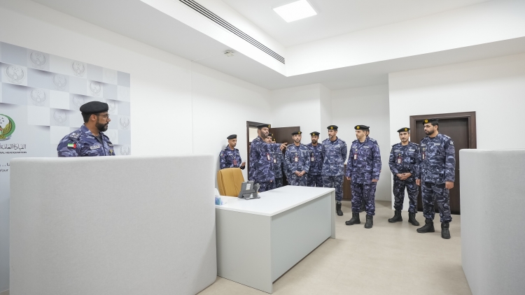 نائب قائد عام شرطة عجمان يشيد بتطور الخدمات الرقمية في إدارة مراكز الشرطة الشاملة