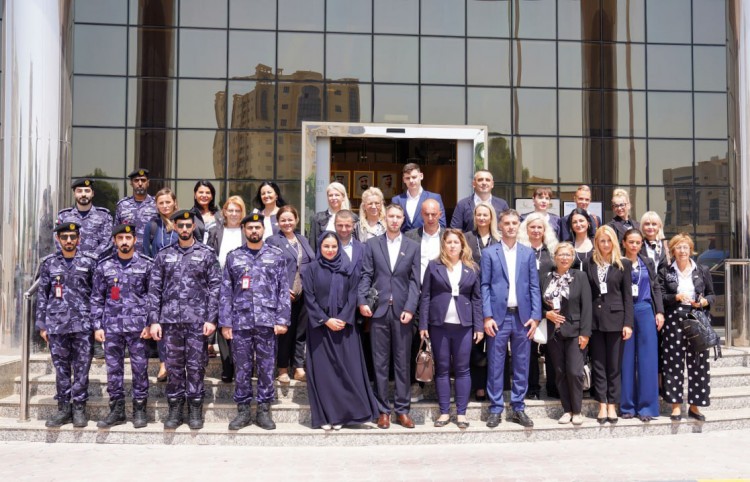 شرطة عجمان تستقبل وفداً حكومياً من جمهورية صربيا للاطلاع على تجربتها في تطوير الخدمات الحكومية