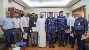 شرطة عجمان تكرم عدد من الموظفين المتميزين بإدارة الشؤون المالية